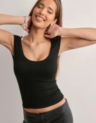 Nelly - Musta - Deep Scoop Neck Top