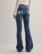 Nelly - Sininen - Low Waist Bootcut Print Jeans