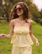 Nelly - Keltainen - Flowy Detail Top