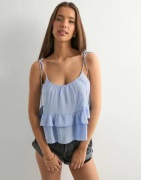 Nelly - Sininen - Volume Flounce Top