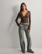 Nelly - Ruskea - Romance Wrap Top