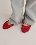Nelly - Punainen - Rounded Lace Ballerina