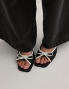 Nelly - Musta - Open Toe Mule Heel