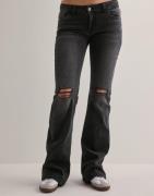 Nelly - Musta - Low Waist Perfect Bootcut Jeans