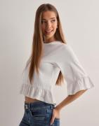 Nelly - Valkoinen - Lovely Frill Tee