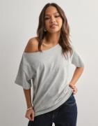Nelly - Harmaa - Slouchy Shoulder Tee