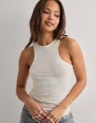 Nelly - Valkoinen - Perfect Tank Top
