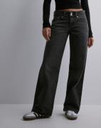 Levi's - Musta - Superlow