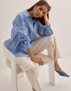 OBJECT - Sininen - Objtutta Lo L/S Shirt Noos