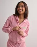 Juicy Couture - Vaaleanpunainen - Nala Collegate Oversized Cropped Hoo...
