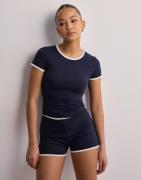 Nelly - Sininen - Contrast Seam Shorts