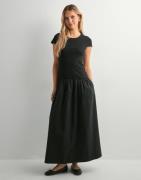 Neo Noir - Musta - Tuscany Dress