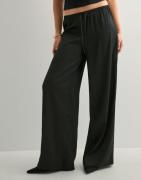 Nelly - Musta - Pull On Satin Pants