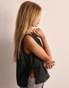 Neo Noir - Musta - Svetlana linen Top