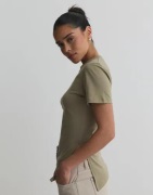 Nelly - Vihreä - Asymmetric Tee