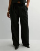 Only - Musta - Onlreina Hw Pleat Str Pins Pant Tlr