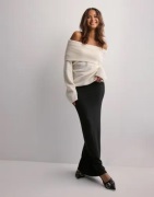 Nelly - Musta - Perfect Low Waist Maxi Skirt