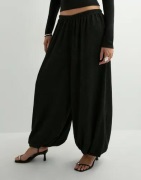 Gina Tricot - Musta - Balloon trousers