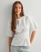Nelly - Valkoinen - Waist Focus Tee