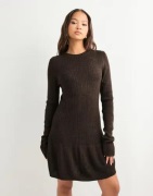 Only - Ruskea - Onltessie Ls Rib Flared Dress at Kn
