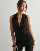 Nelly - Musta - Flowy Wrap Top