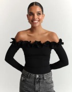 Nelly - Musta - Gorgeous Frill Top