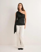 Malina - Musta - Nelly Draped One Shoulder Top