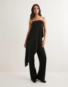 Gina Tricot - Musta - Asymmetric singlet