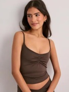 Nelly - Ruskea - Sculpting Singlet