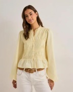 Nelly - Keltainen - Flirty Smock Blouse