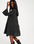 Only - Musta - Onlthyra Peplon Dress Noos Wvn