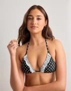 Nelly - Musta - Lace Decore Bikini Triangle