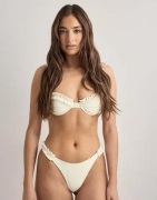 Nelly - Valkoinen - Ruffle Bikini Panty