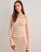 Nelly - Vaaleanpunainen - In Love LS Top