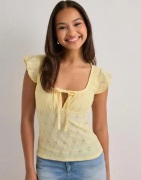 Nelly - Keltainen - Broderie Anglais Top