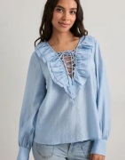 Neo Noir - Sininen - Katarina Crepe Ruffle Blouse