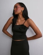 Nelly - Musta - Rose Strap Top
