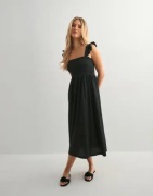 Pieces - Musta - Pcluna Smock Strap Dress Sa Bc