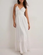 Nelly - Valkoinen - That Extra Dress