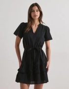 Vero Moda - Musta - Vmtrine Ss Short Lace Dress Wvn Noo