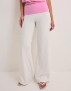 Nelly - Valkoinen - Relaxed Yoga Pants