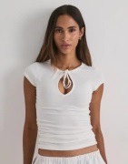 Nelly - Valkoinen - Soft Keyhole Tie Tee