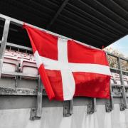 Tanska Lippu - Punainen/Valkoinen